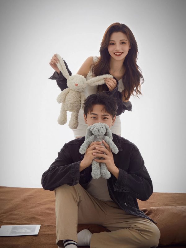 KH1032 简约风情侣写真：捕捉日常中的浪漫时刻 | 情侣摄影灵感指南-窥幻映画