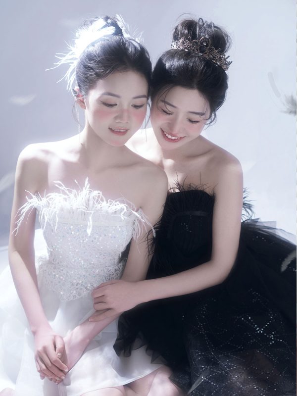 KH1046 黑白羽梦：双生花礼服闺蜜写真，于灰白秘境中翩然起舞-窥幻映画